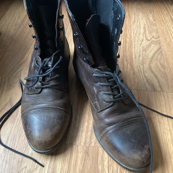 Ariat distressed brown leather ankle boots - Picture 4 of 7